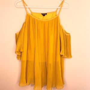 ‼️BOGO FREE‼️Fashion Web Cold Shoulder Ruffled Top